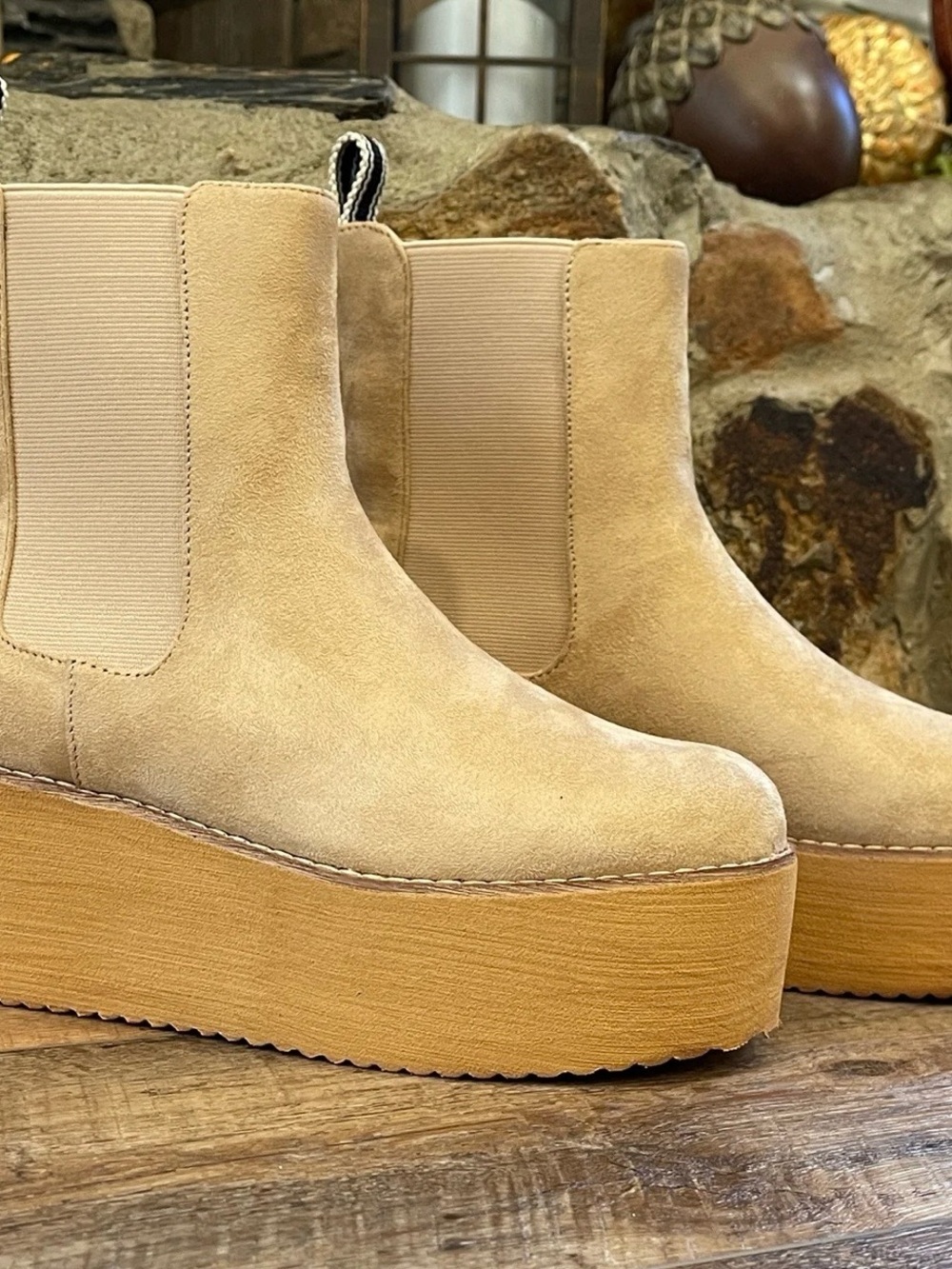 Women’s Suede Platform Chelsea Boots - Tan
